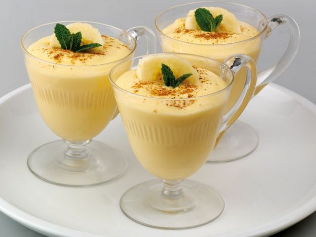 Potted mousse with pulped mango