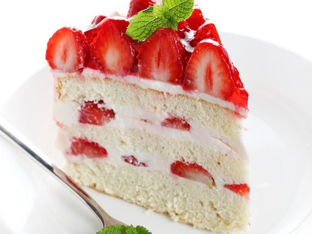 Strawberry Cream Cake