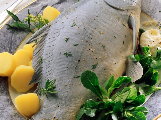 Christmas carp in "blue sauce" with potatoes
